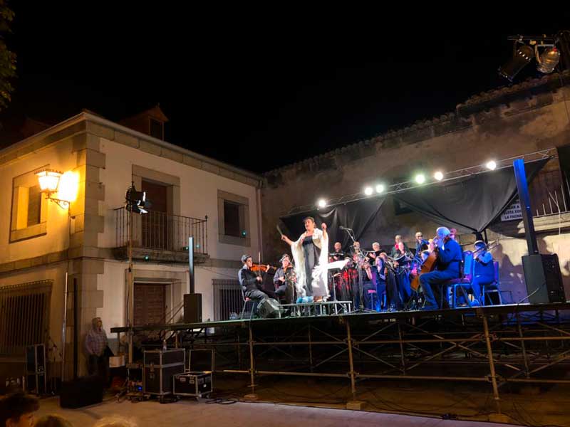 Plaza de la Villa - La Adrada - Concierto de música iberoamericana